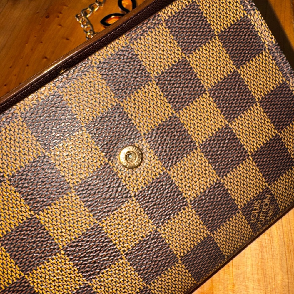 Louis Vuitton
2000 Damier Ebene Pattern Porte-Trésor Étui Papier Wallet - Picture 16 of 17